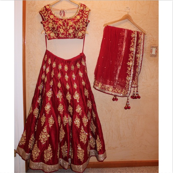 Beautiful Indian bridal lehanga with heavy designs - Picture 3 of 6